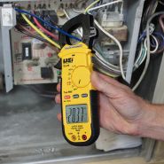 DL479 UEI HVAC Clamp-on Multimeter 600A 750V Includes: Test Leads - Alligator Clips - 2 AAA Batteries -  Pouch/Case - Temp Probe
